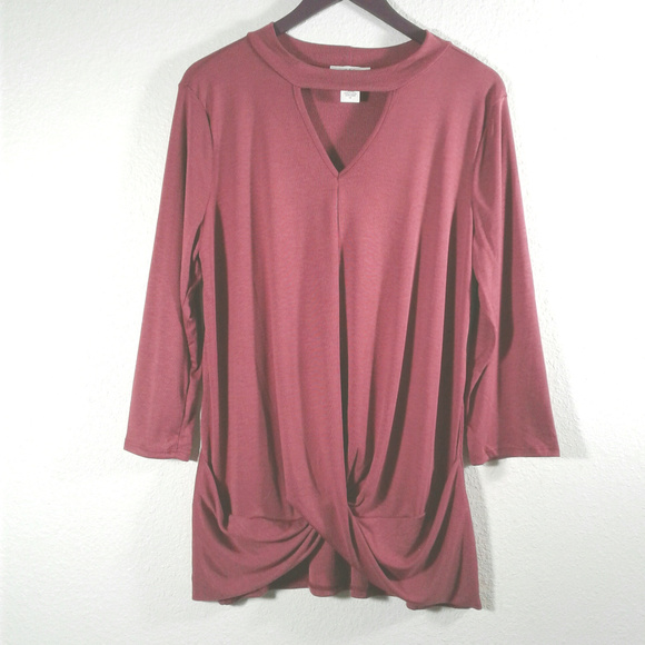 1 LEFT HP🎉Plus Size Key Hole Front Twist Top - Picture 4 of 5